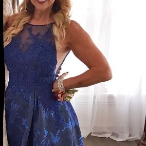 Gorgeous formal prom or ballgown cobalt appliqué gown size 4 w crinoline .